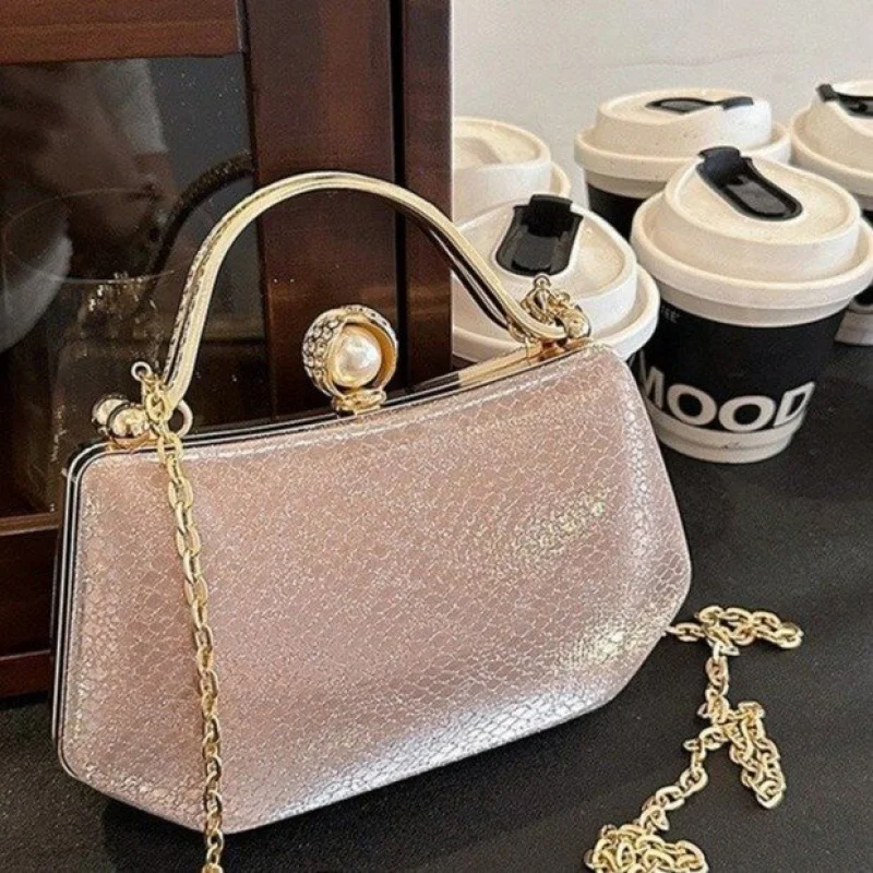 

Women's Messenger Bag Made Of Lustrous Leather Featuring High-End Quality And Paris Casual Tidy Look​