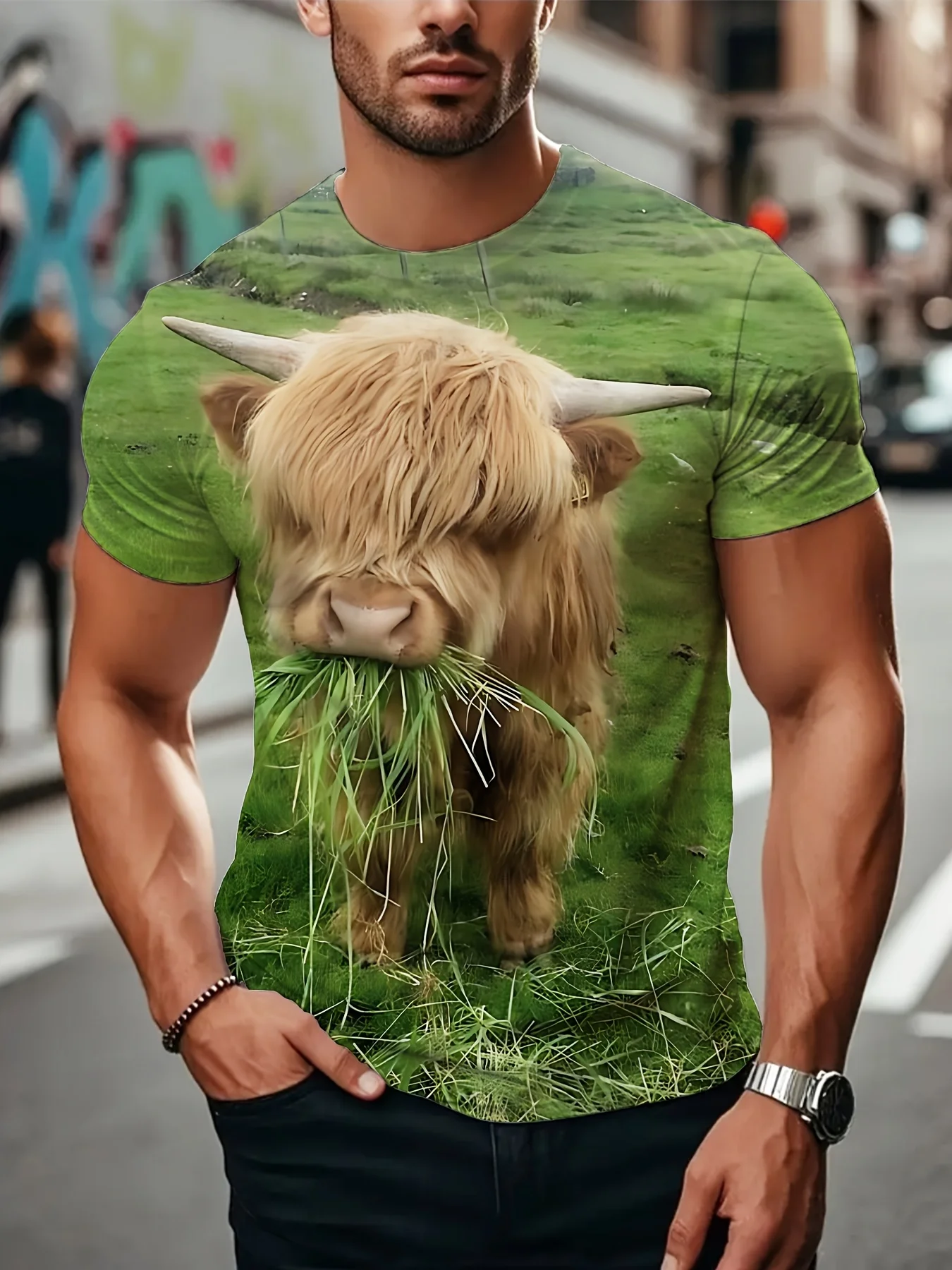 تي شيرت رجالي برسومات بقرة هايلاند مقاس كبير - ملابس شارع كاجوال ومثيرة، أخضر مع طباعة بقرة واقعية، كم قصير، مستدير N