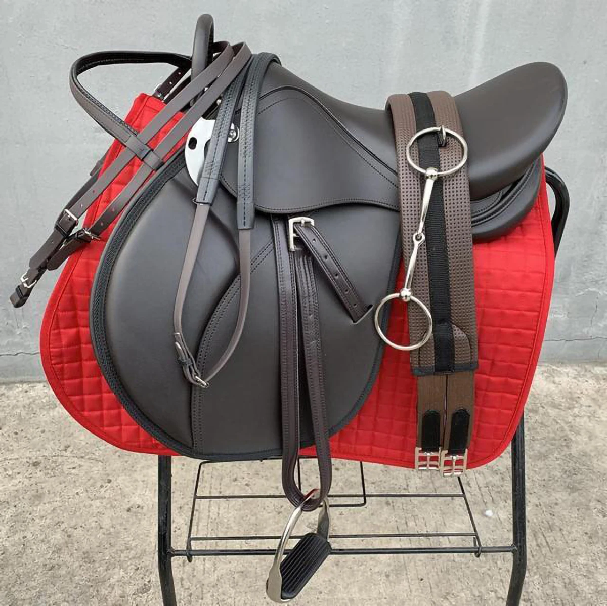 Horse Riding Saddle Pad Horseback Equipment's Genuine Leather Integrated Saddle Real Cow Hide Rider Set Mouth Bit Halter Strap