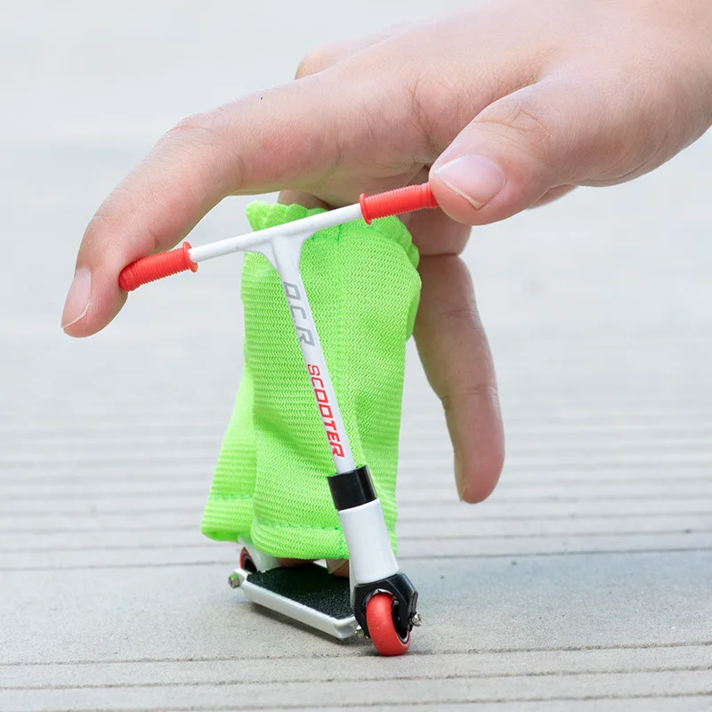 Mini juego de scooter de dedo de aleación, textura de metal colorida y rodamientos móviles, juguete para aliviar el estrés para colección de adultos/niños