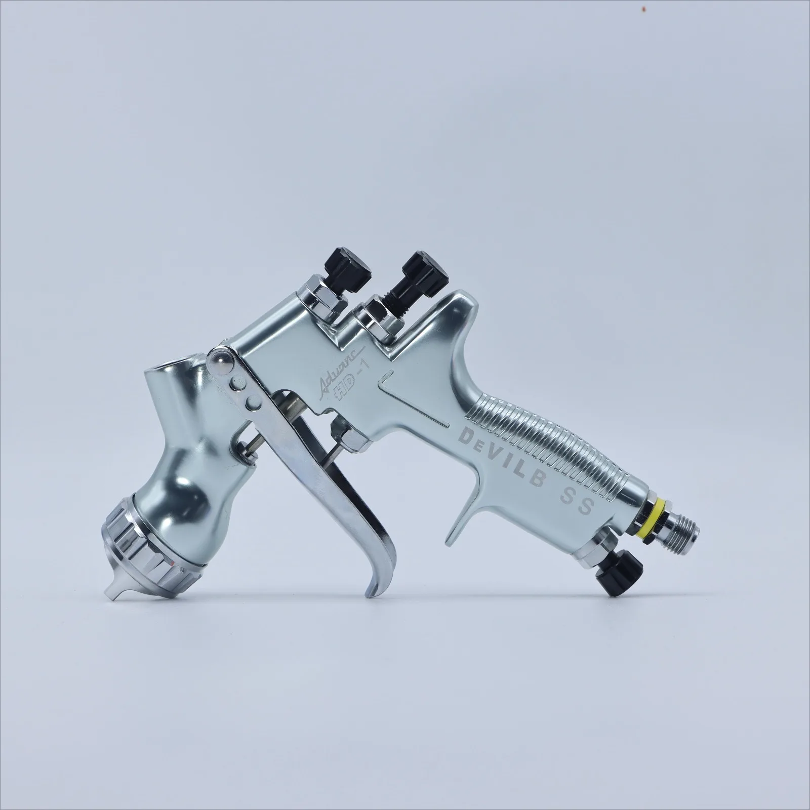 

Deviblss HD-1 Gravity Feed Spray Gun Is Suitable for All Automotive Paint 600 Ml Paint Cup 1.3 Mm Tip Water-based Spray Gun.