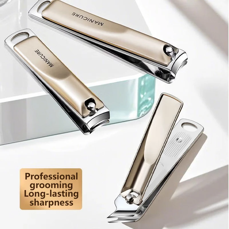 A Five-Piece Professional Manicure And Pedicure Set, Including Nail Clippers, an Ear Scoop, Comes with a Portable Storage Box