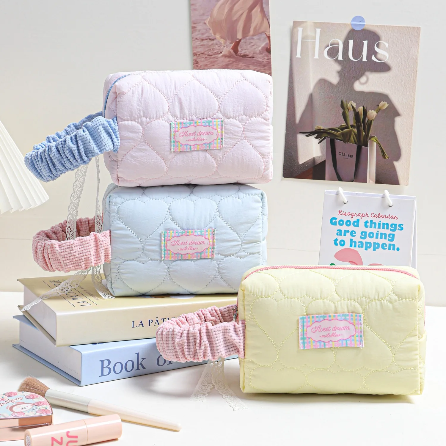 Quilted Love Makeup Bag, Lei Ribbon, Small and Popular Girl's Heart, Portable for Outdoor Play, Cute Zipper, Mobile Storage Bag