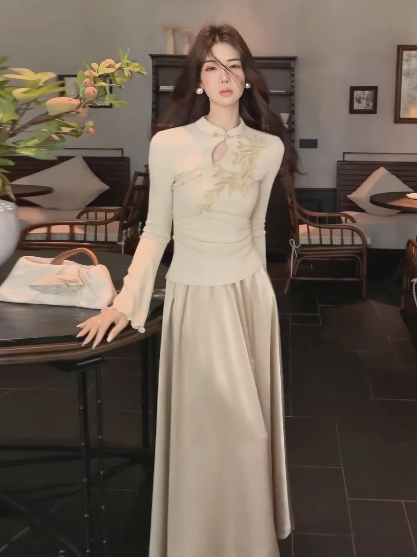 

New Chinese Sle Embroidered Knitted Top And Skirt Two-Piece Set Women's Faion Slim Fit Spring Collection