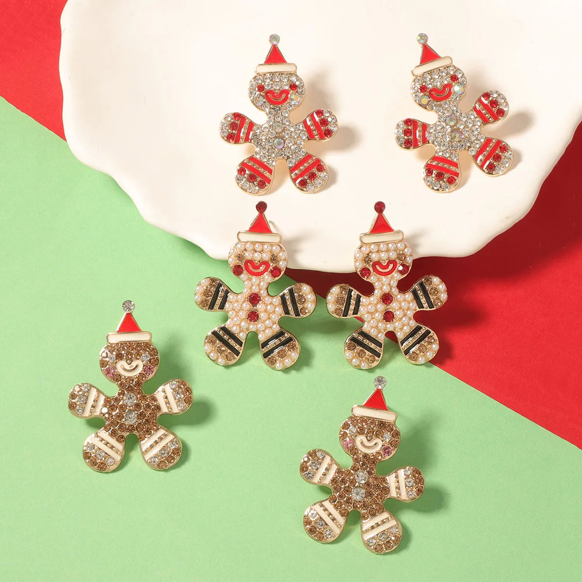 Cute design sense alloy drip oil diamond gingerbread man earrings, personalized cartoon Christmas snowman stud earrings female