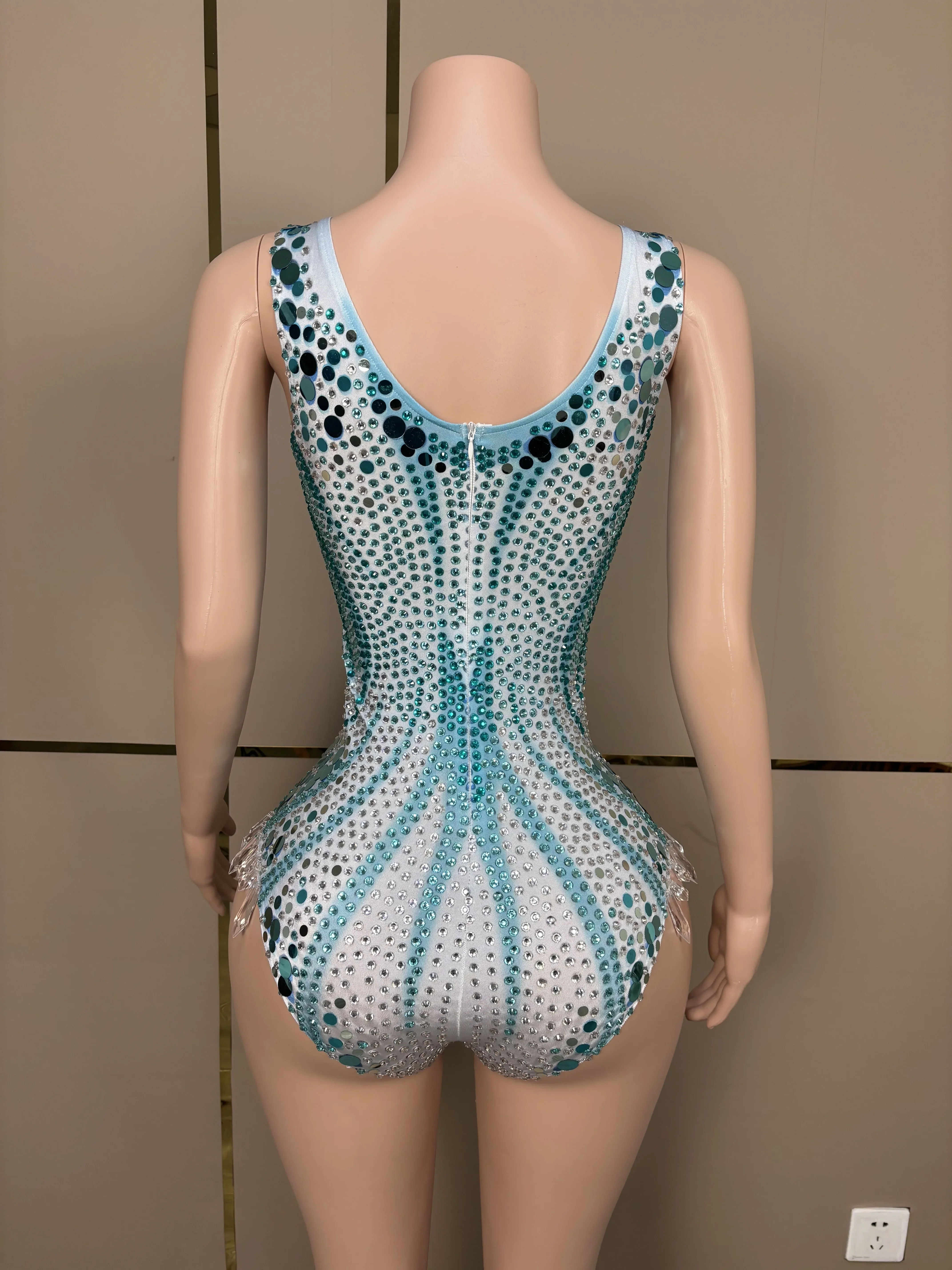 เครื่องแต่งกายคริสตัลเซ็กซี่สำหรับการแสดงชุดรัดรูปสำหรับงานเลี้ยงฉลองวันเกิดประดับเลื่อมพลอยเทียมสีน้ำเงิน