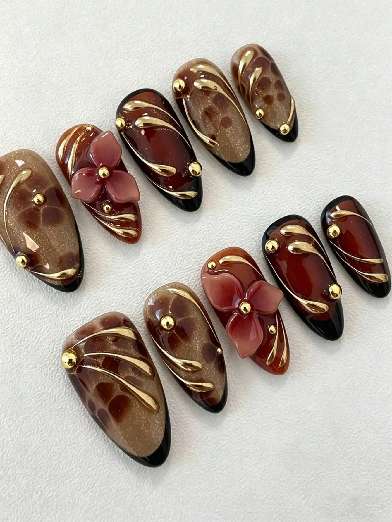 

30pcs Metallic Gold Plated Printed Nail Patches, Almond Brown Leopard Print French 3D Carved Red-Brown Flowers, Y2K Girl Wear, Simple And Versatile, Suitable For Daily Wear, Press-On Nail Patches, False Nails, Nail Supplies