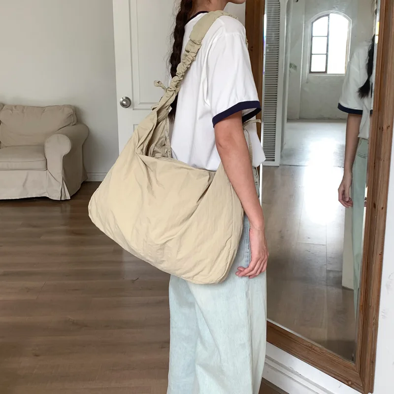 Borsa classica con coulisse pieghettata Cloud - Borsa a tracolla in nylon Borsa tote in tinta unita di grande capacità