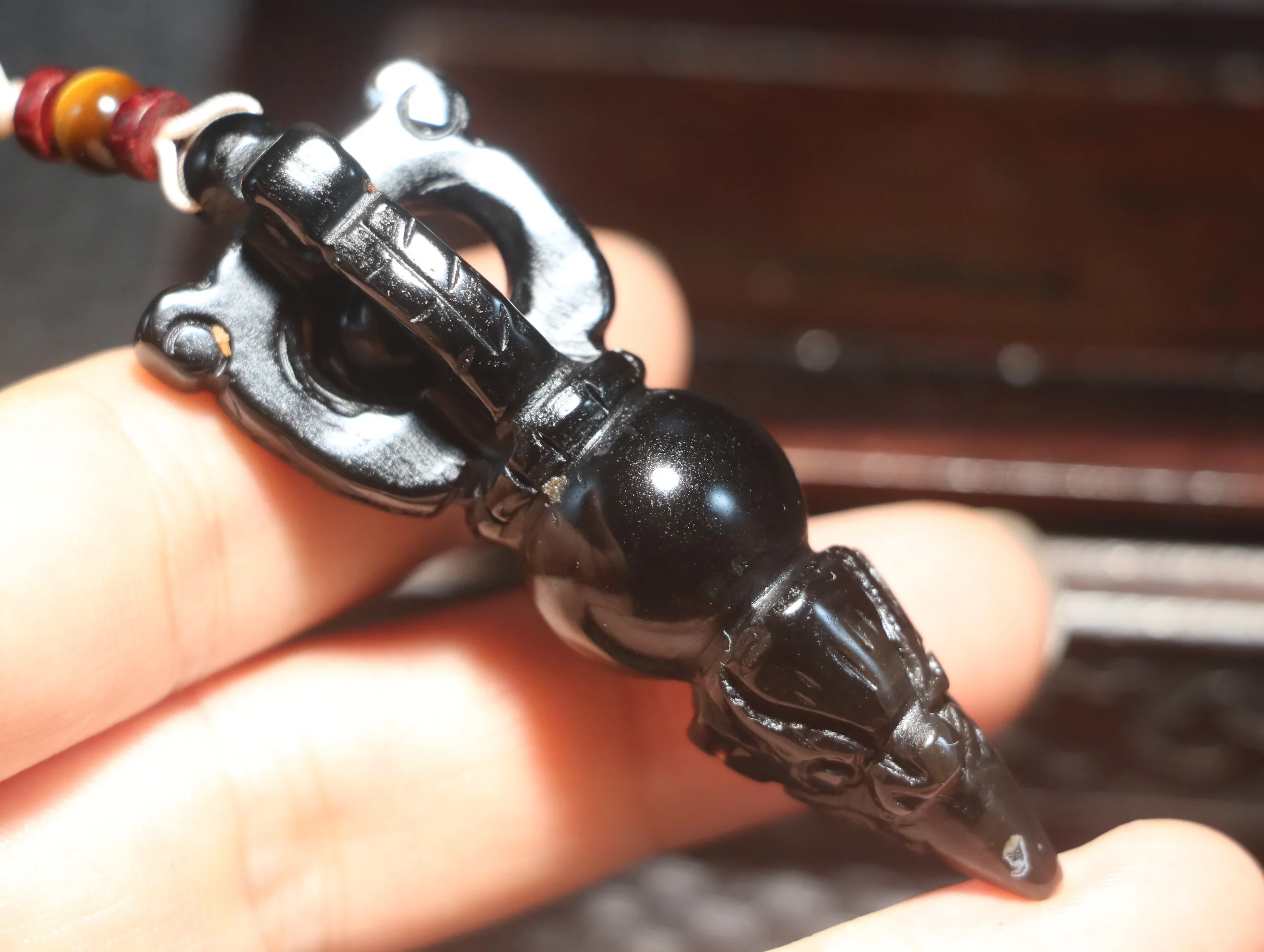 

GONGXIFACAI 1005009126722027 DAJIDALI Волшебный тибетский оникс Скульптурный острый Тиб Голова орла Faqi Vajra Dorje Подвеска