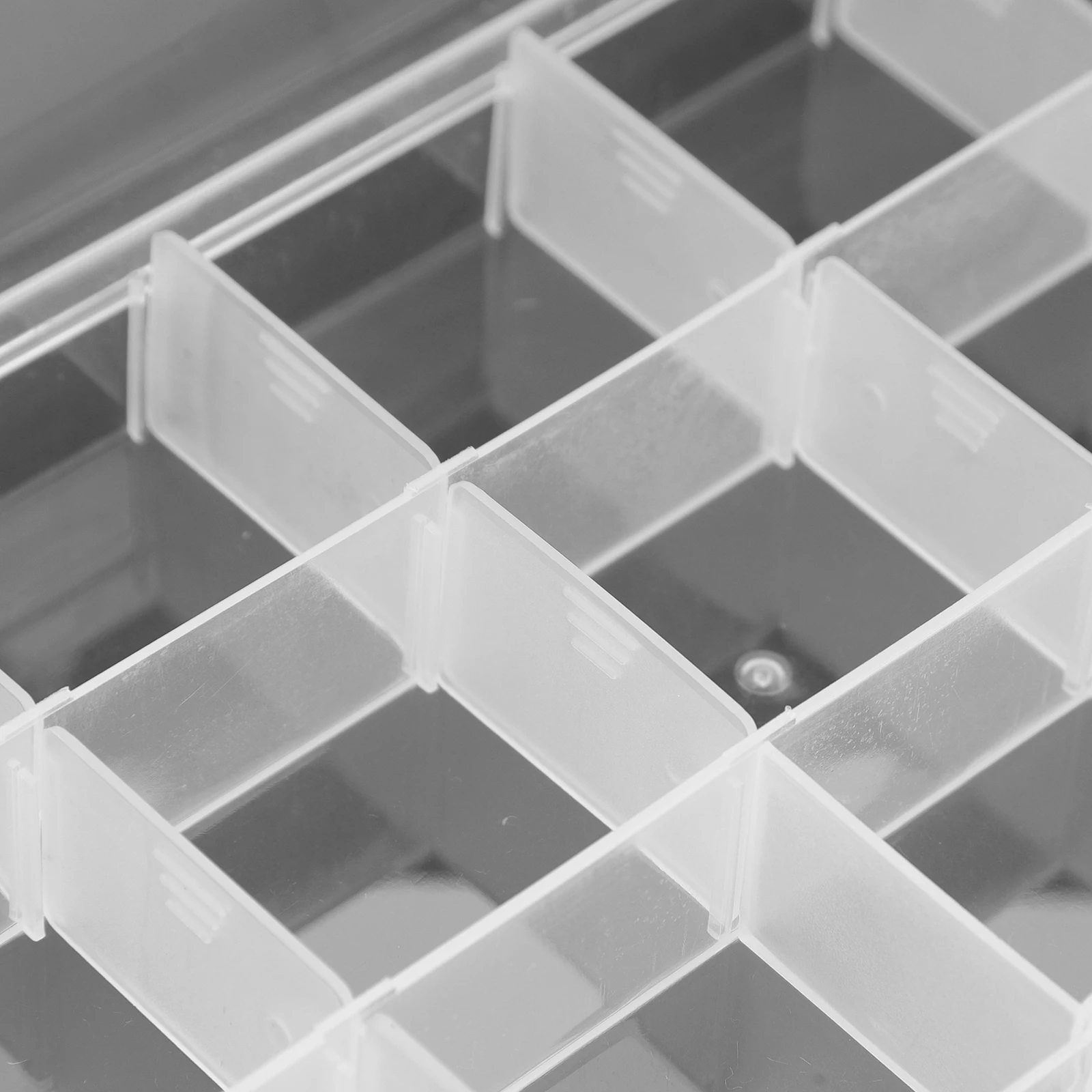 

Plastic Storage Box for Freeze Dried Snacks Reusable Sealed Container MultiGrid Design Suitable for Pets Treats Box Household