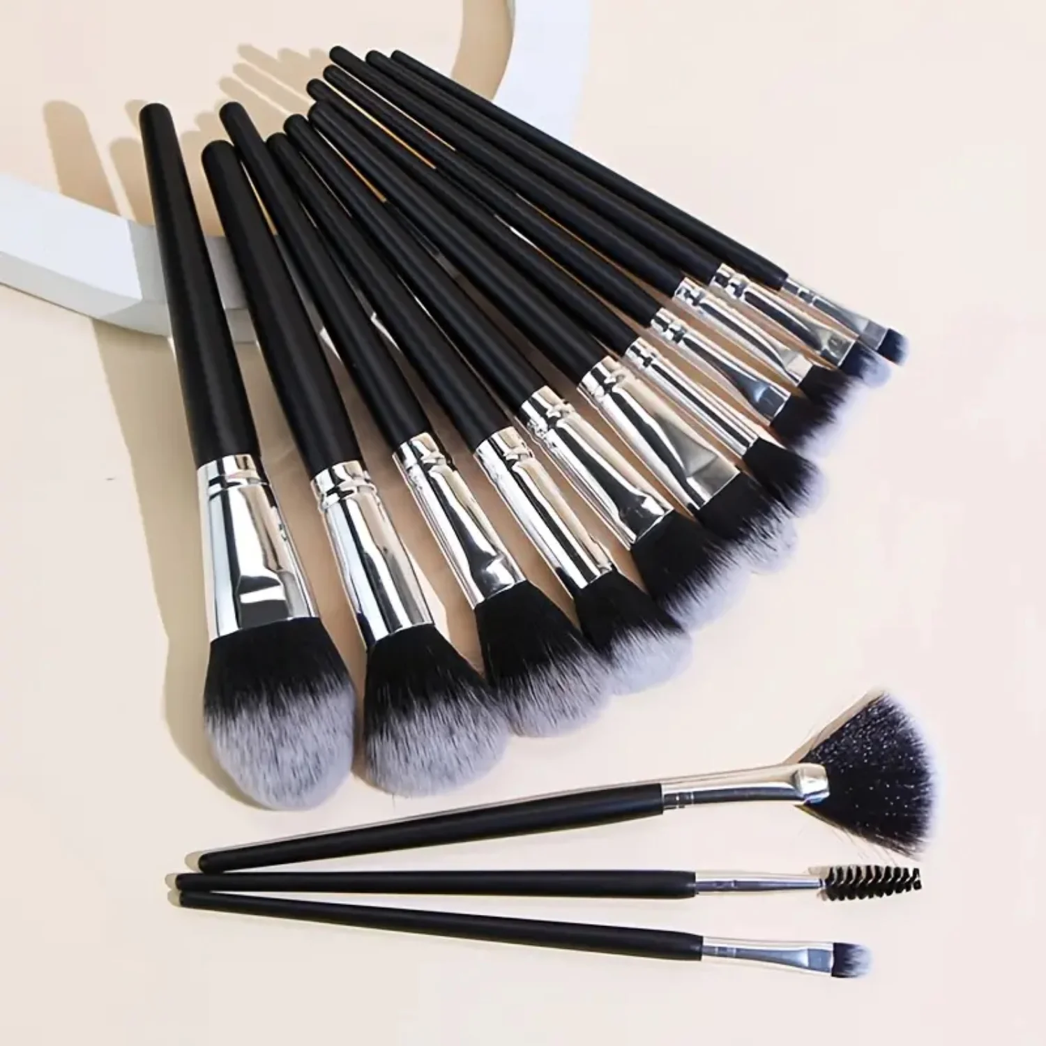 Professional 15pcs Makeup Brush Set - Large Kabuki Tools for Foundation, Powder, and Blush