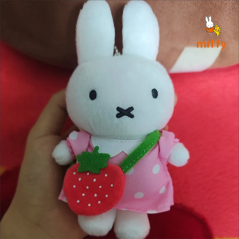 Kawaii Miffy peluche poupée dessin animé fraise sac à bandoulière lapin moelleux peluche jouet mode Dopamine Anime accessoires filles cadeaux
