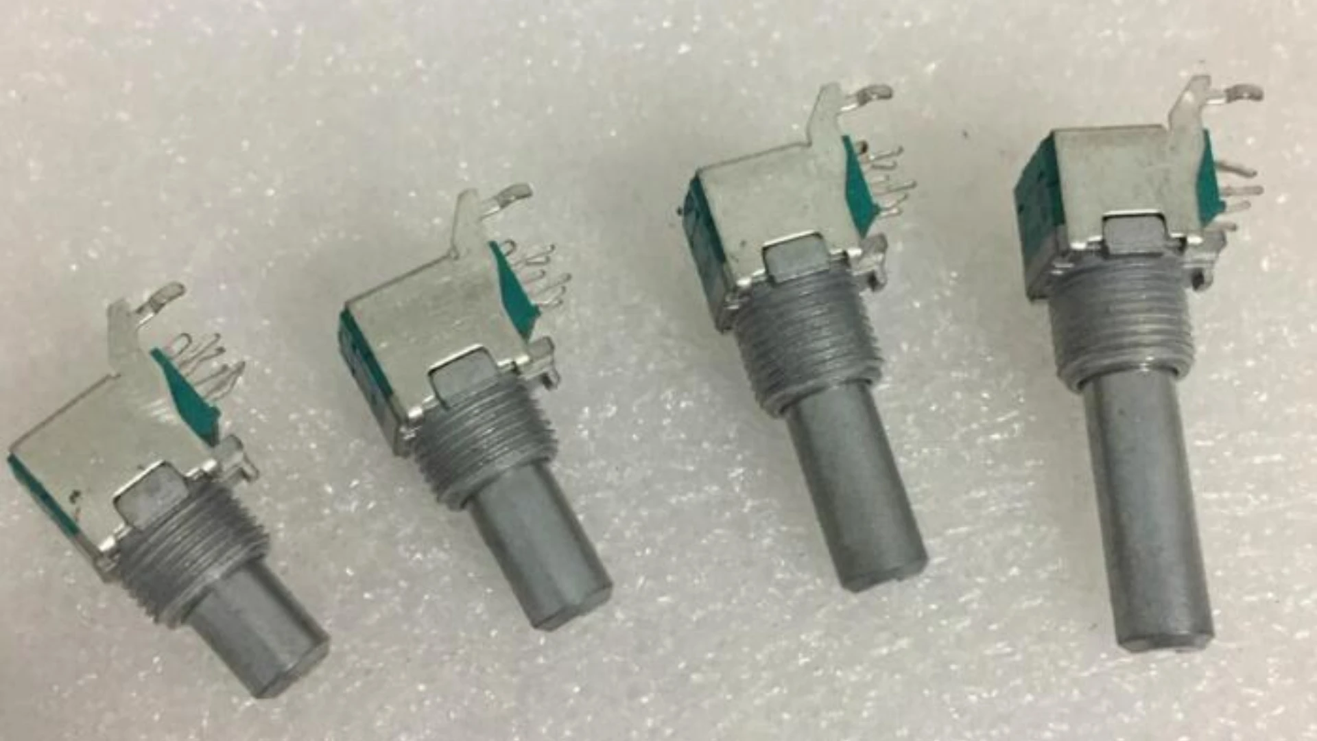 10pcs/lot RK09 Dual Precision Potentiometer RK09L12B0A3Z Power Amplifier A10K A20K A50K T=20mm