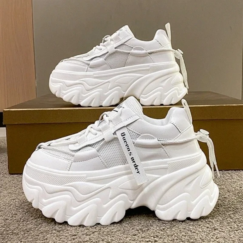 

Дышащая женская спортивная обувь с сеткой, белые кроссовки на платформе со шнуровкой, удобные легкие кроссовки на мягкой подошве, кроссовки