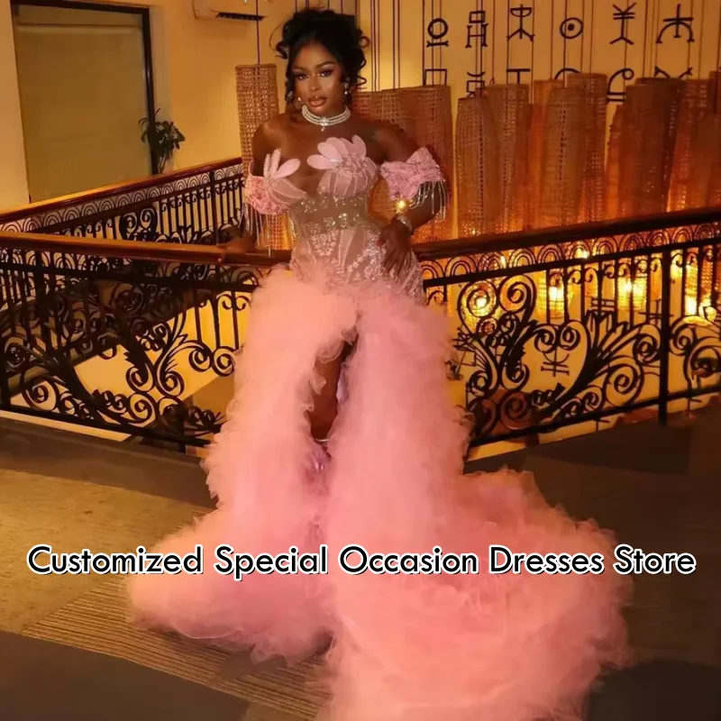 

Розовое вечернее платье для выпускного бала с открытыми плечами, пайетками, силуэтом «русалка», высоким разрезом, многоярусными оборками и бахромой, на заказ