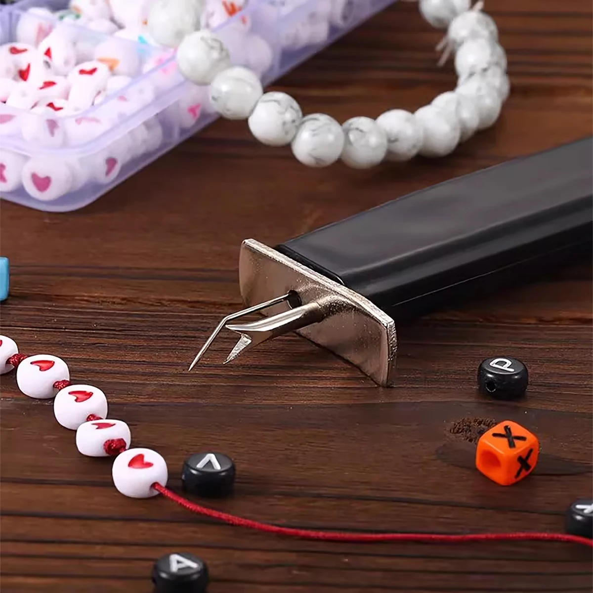 1-teiliges DIY-Werkzeug zur Schmuckherstellung – Perlenfädler, geeignet für Armbänder und Fadenhandwerk, aus Kunststoff – Detail 4