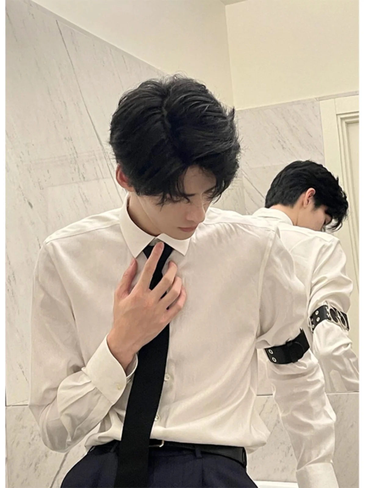 

White Long Sve irt Men's Summer Trendy DK orm irt Outerwear High-End Sensation Self-Control Series Haome Top