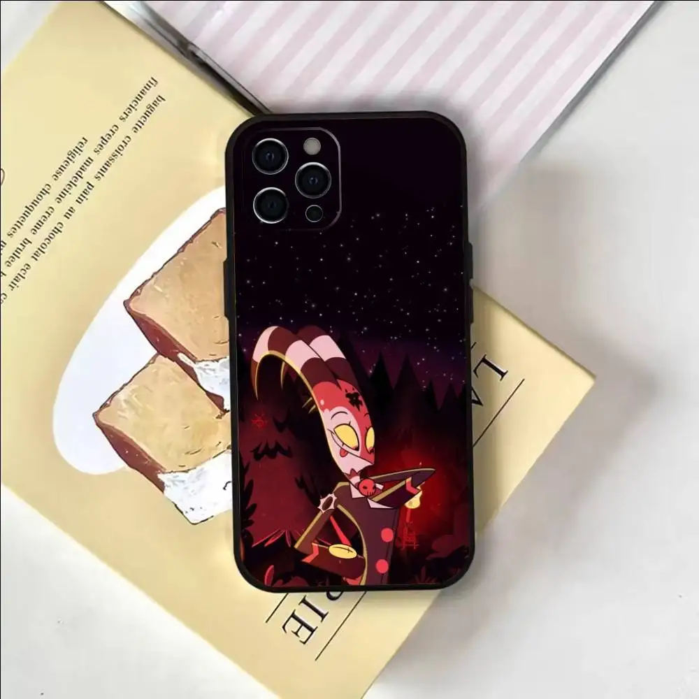 حافظة هاتف H-Helluva Boss Anime لهاتف iPhone17,16,15,14,13,12,11 Plus، Pro Max غطاء أسود ناعم