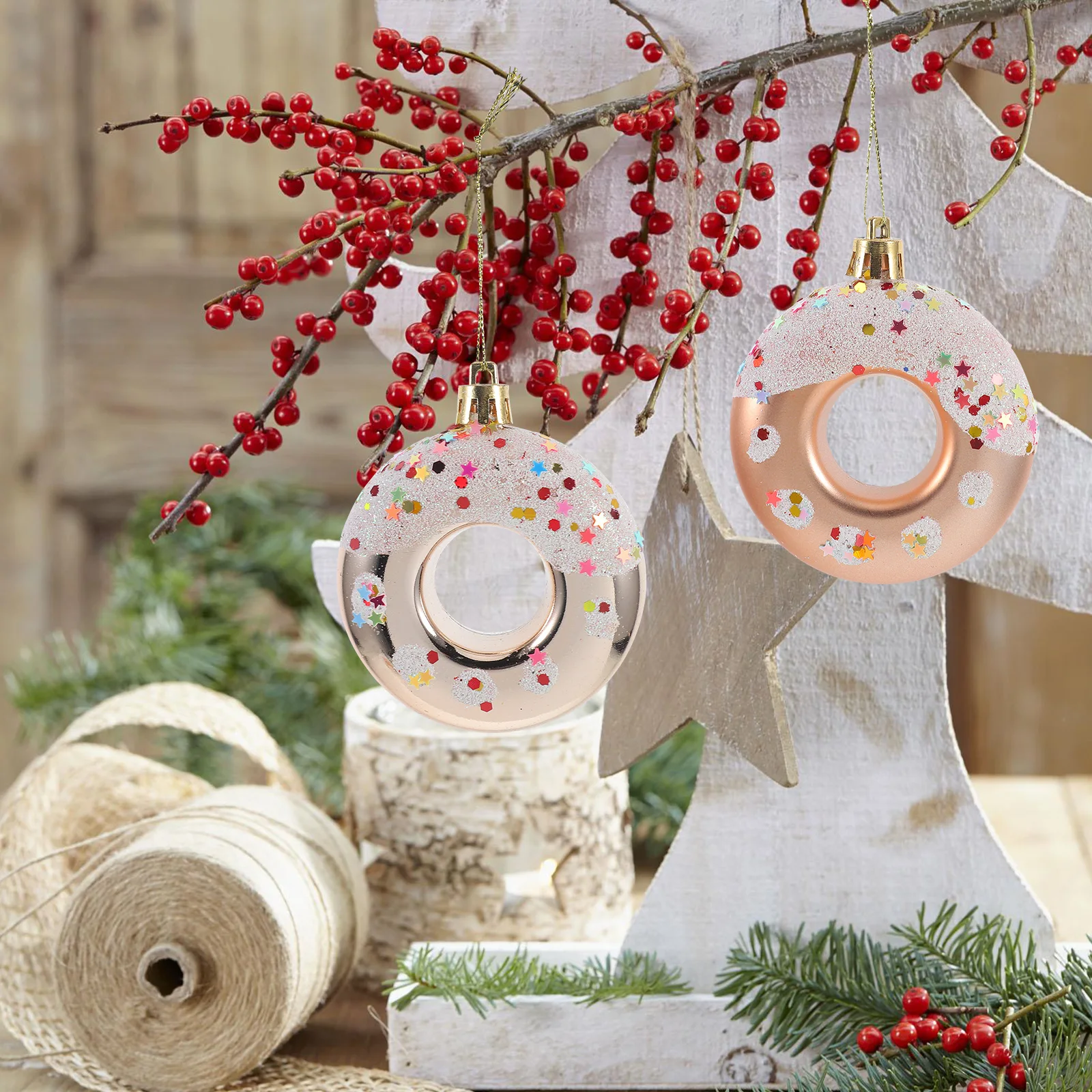 

4Pcs Christmas Tree Hanging Decors Fun Donut Design Pendants for Xmas Party Home Window Wall Door Festive Scene Decoration