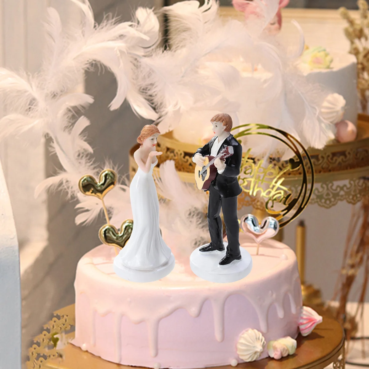

Natural Resin Romantic Guitar Bride Groom Cake Topper Elegant Wedding Cake Decoration Couple Sculpture Love Gift