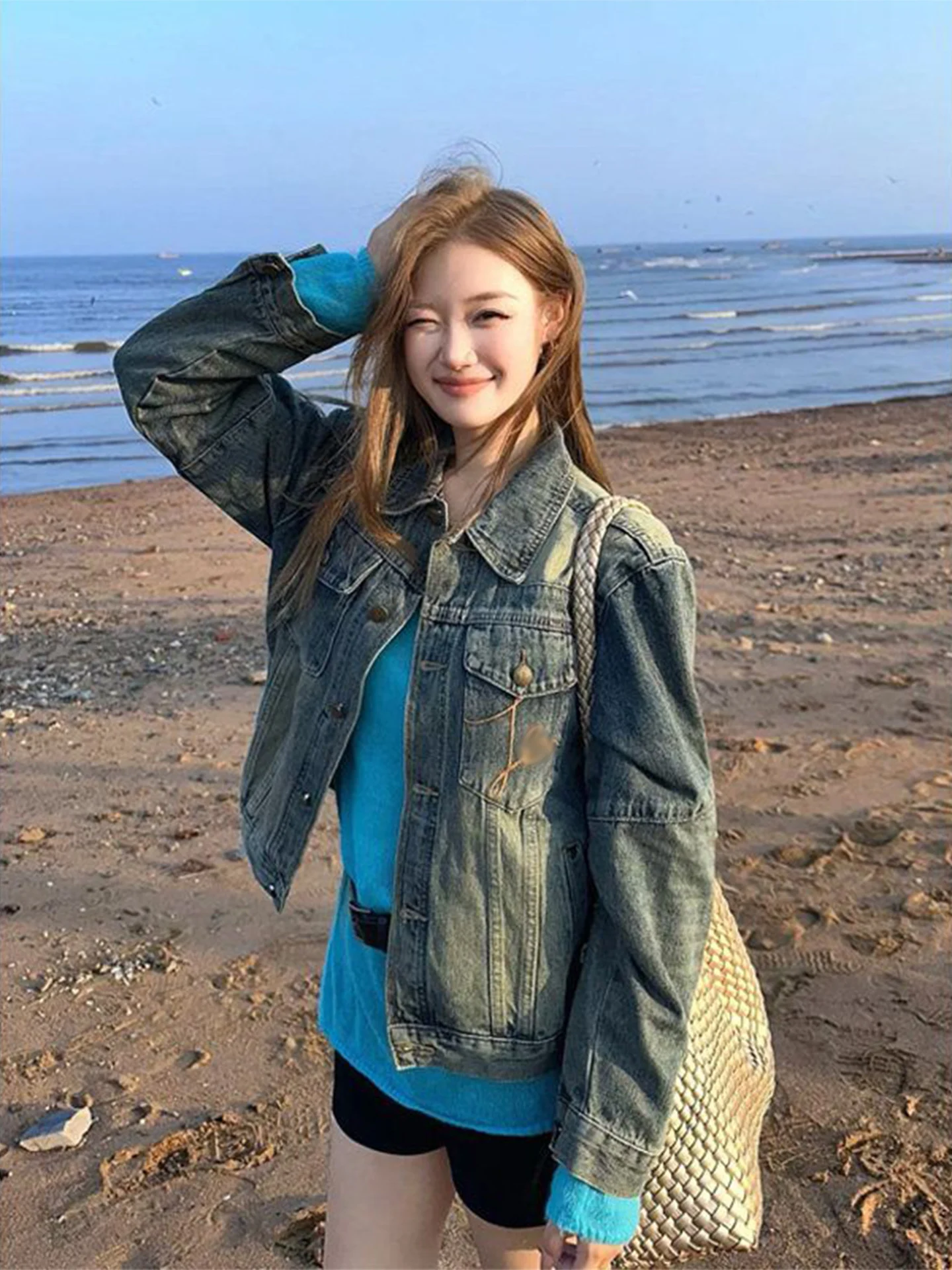 Washed Short Denim Jacket Women's Loose Casual Style Autumn New Fashion Sensation Button up Casual Windbreaker Top