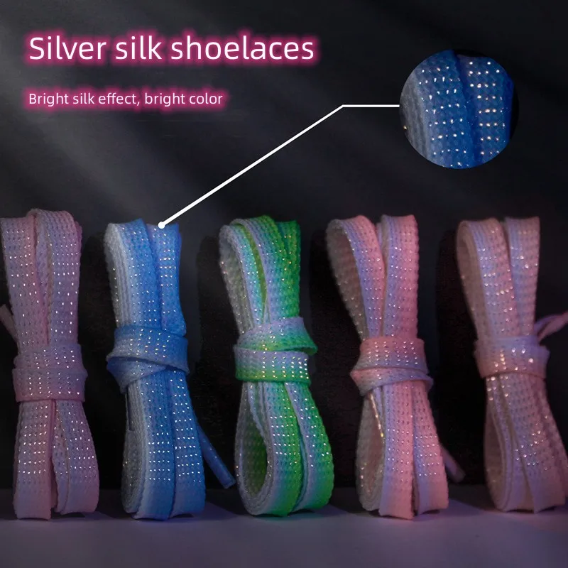 Metallisch glänzende silberne Schnürsenkel, bunte, leuchtende Seidenschnürsenkel, Farbverlauf, glitzernde, flache, schimmernde Schuhbänder, Damenschuhbänder – Detail 2