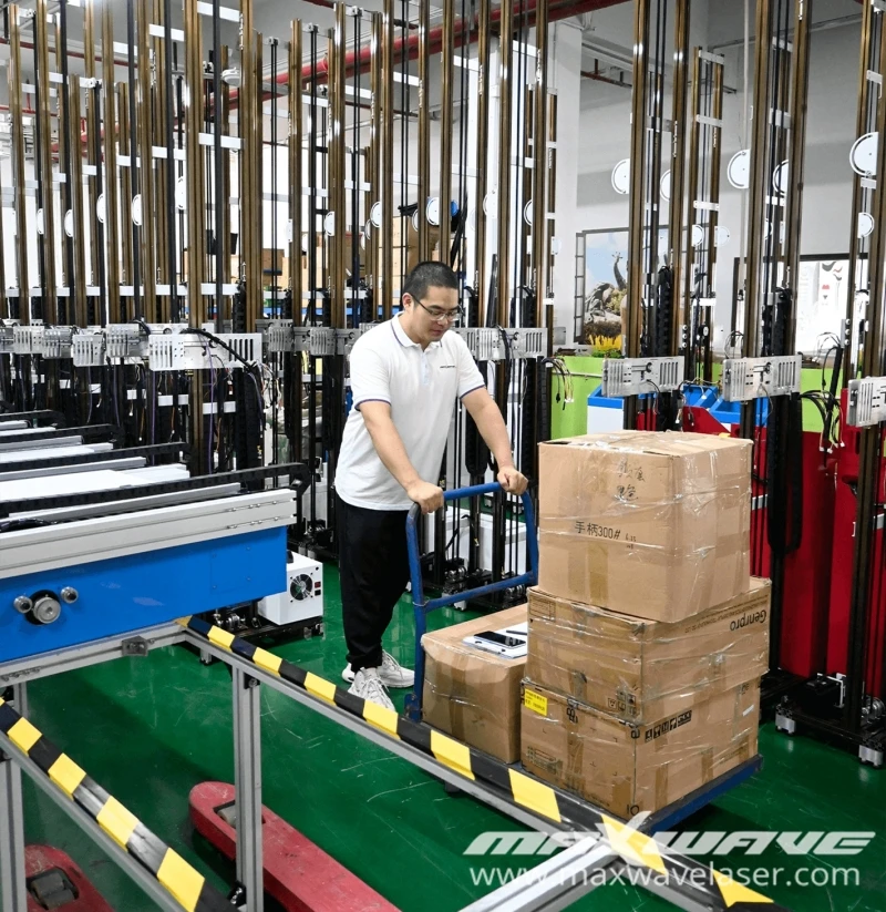 طابعة جداريات حائطية عمودية CMYKW حبر UV dx7/tx800 طابعة حائط مزدوجة الرؤوس آلة طباعة مباشرة إلى طابعة نافثة للحبر على الحائط