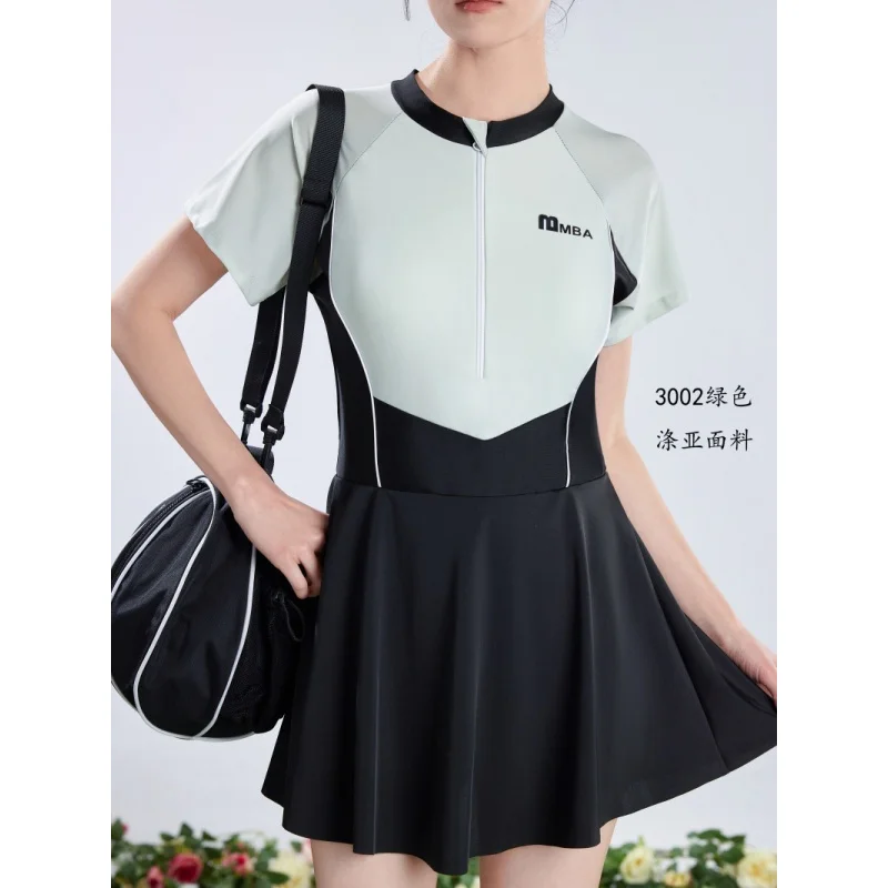 Minsu 2025 Nuevo traje de baño de una pieza Estilo deportivo Poliéster Conservador Piscina Cremallera Fácil de usar 3002 Estilo de estudiante