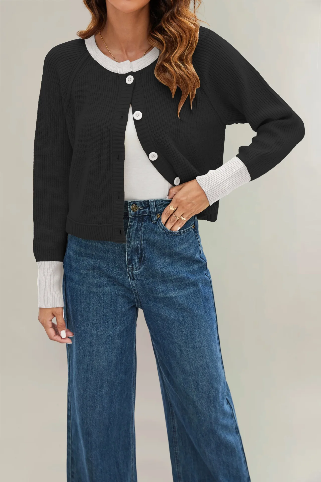 سترة تنقل غير رسمية لعام 2025 للنساء ملابس خريفية سترات ملابس منزلية محبوكة بألوان متباينة وأكمام طويلة ضيقة