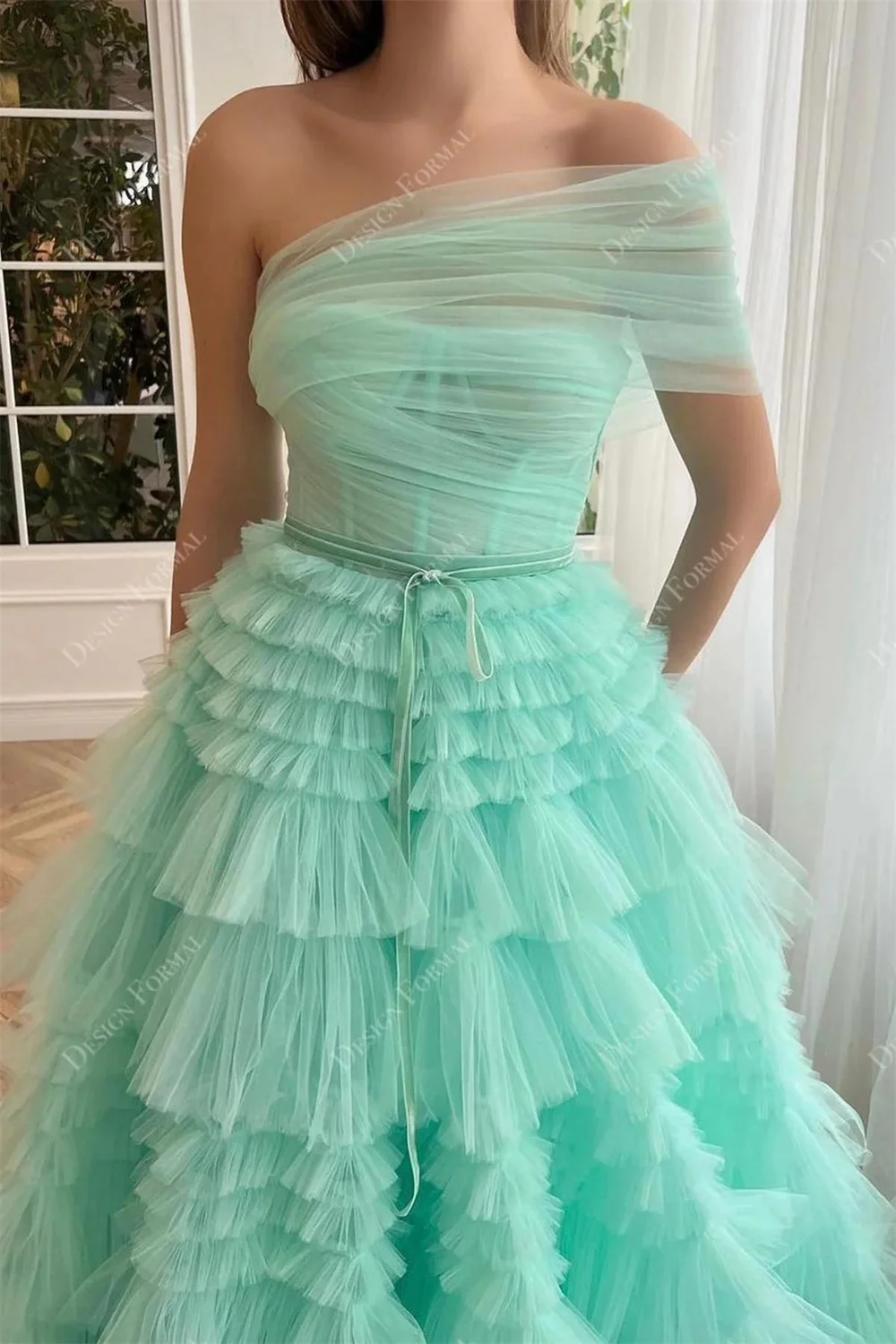 Tokyo Customized Green One Shoulder Wedding Dresses Sleeveless Back Zip Bridal Gowns 2025 Cascading Ruffle A-Line Wedding Gowns