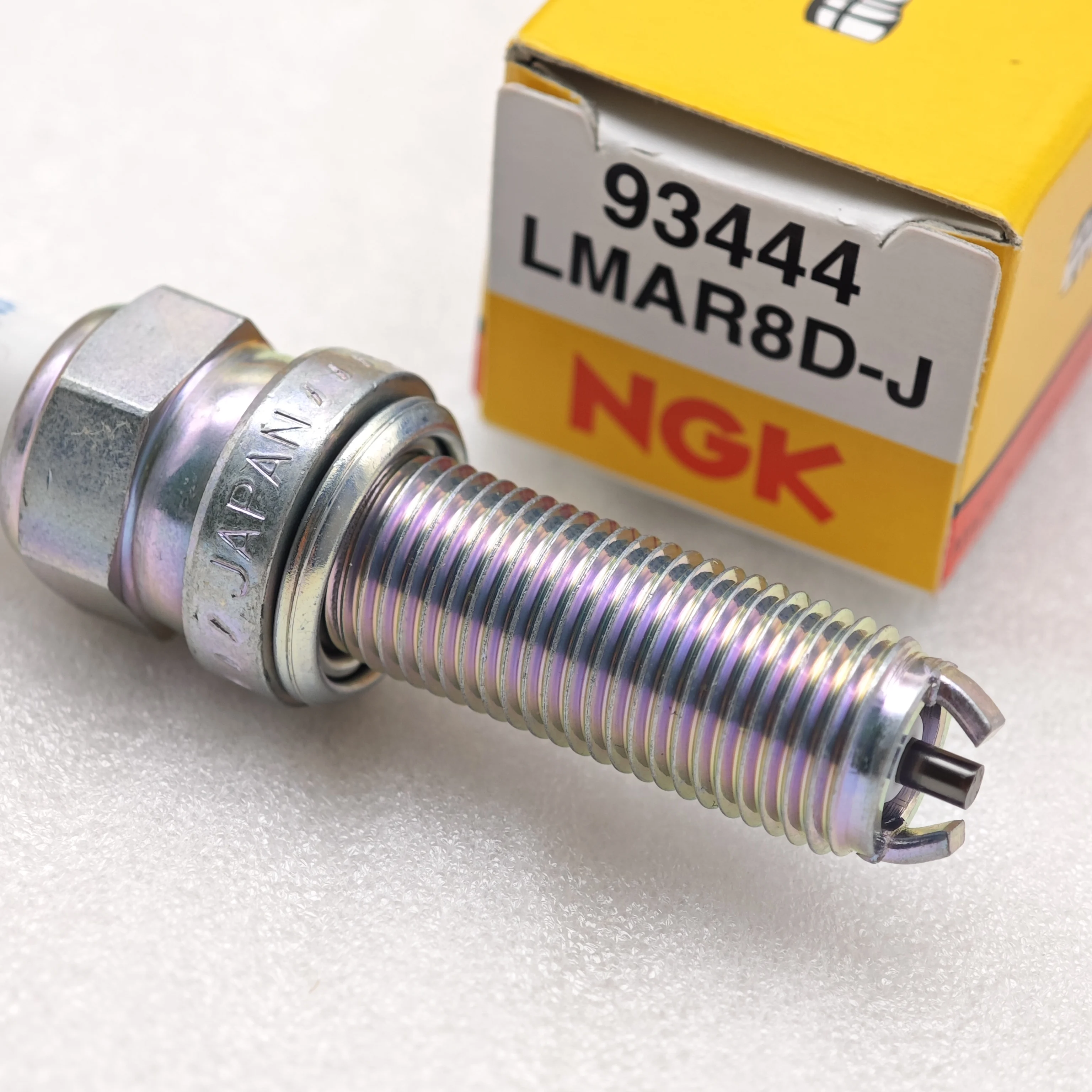 1pcs Original 2 PAWS NGK Spark Plug LMAR8D-J 93444  LMAR9D-J 1633