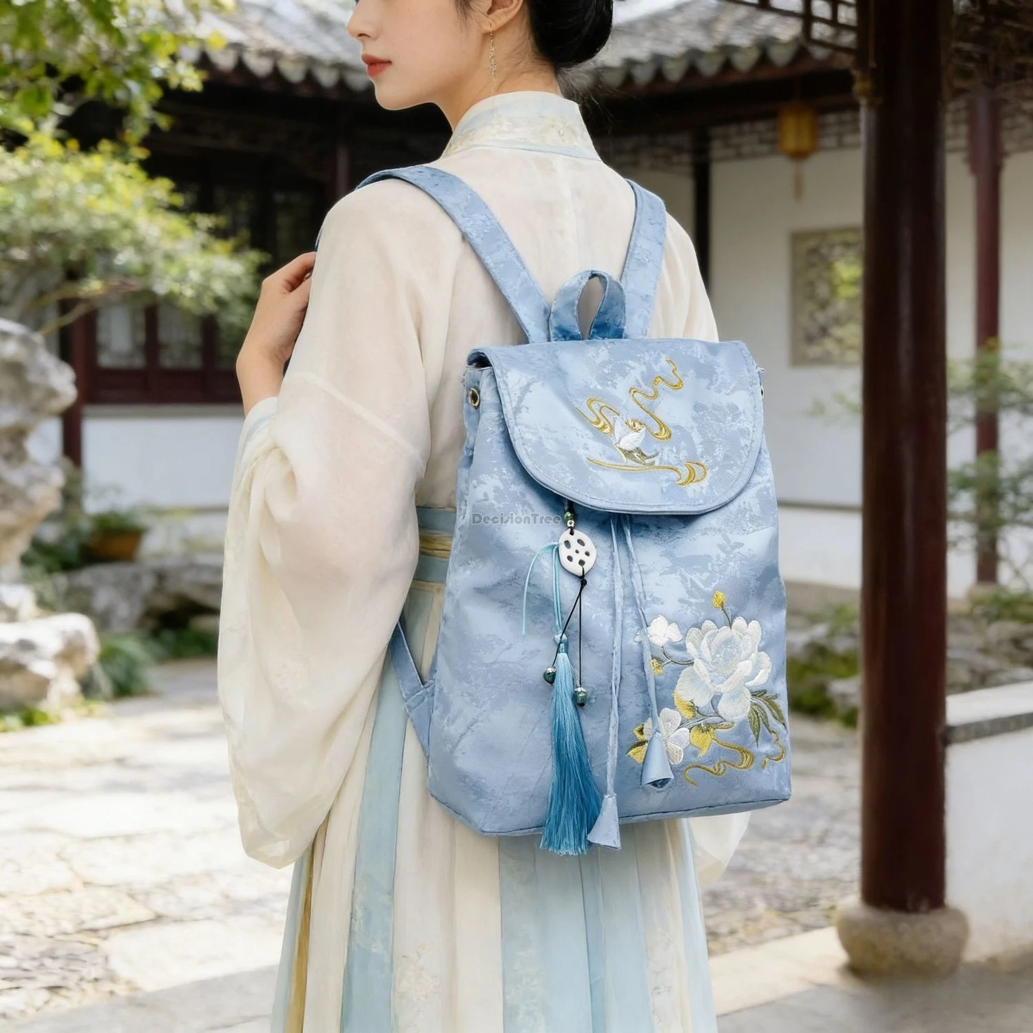 2026 chinese embroidery big tassel backpack traditional chinese retro style women's hanfu accessory travelbag 15-inch backpack