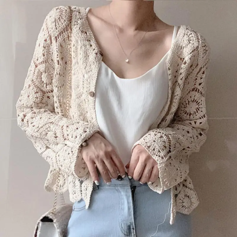 A niche sweet and stylish loose fitting, slimming versatile knitted top with lace hook flower hollow small cardigan for women