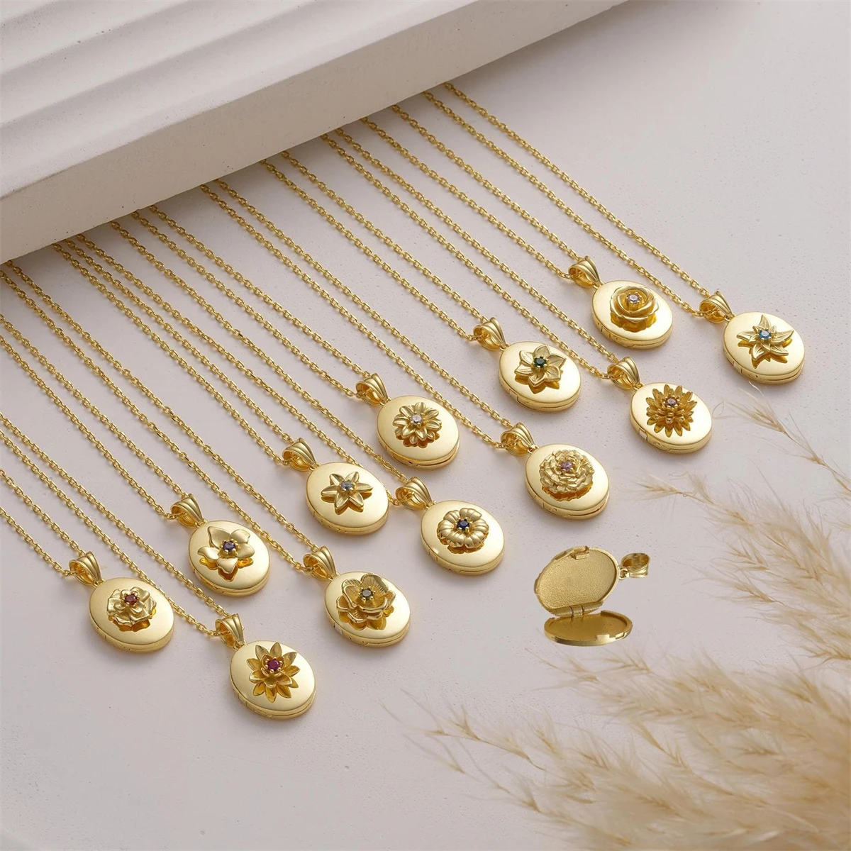 

Vintage December Flower Album Pendant Elliptical Birth Peanut Chenshi Photo Frame Necklace Gold Plated Color Preserved