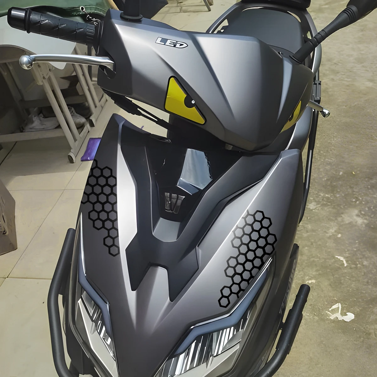 11.6cm x15.7cm Honeycomb Open Style Car Stickers Electric Motorcycle Cool Modified Tail Lights Stickers Grid Shaped Car Stickers