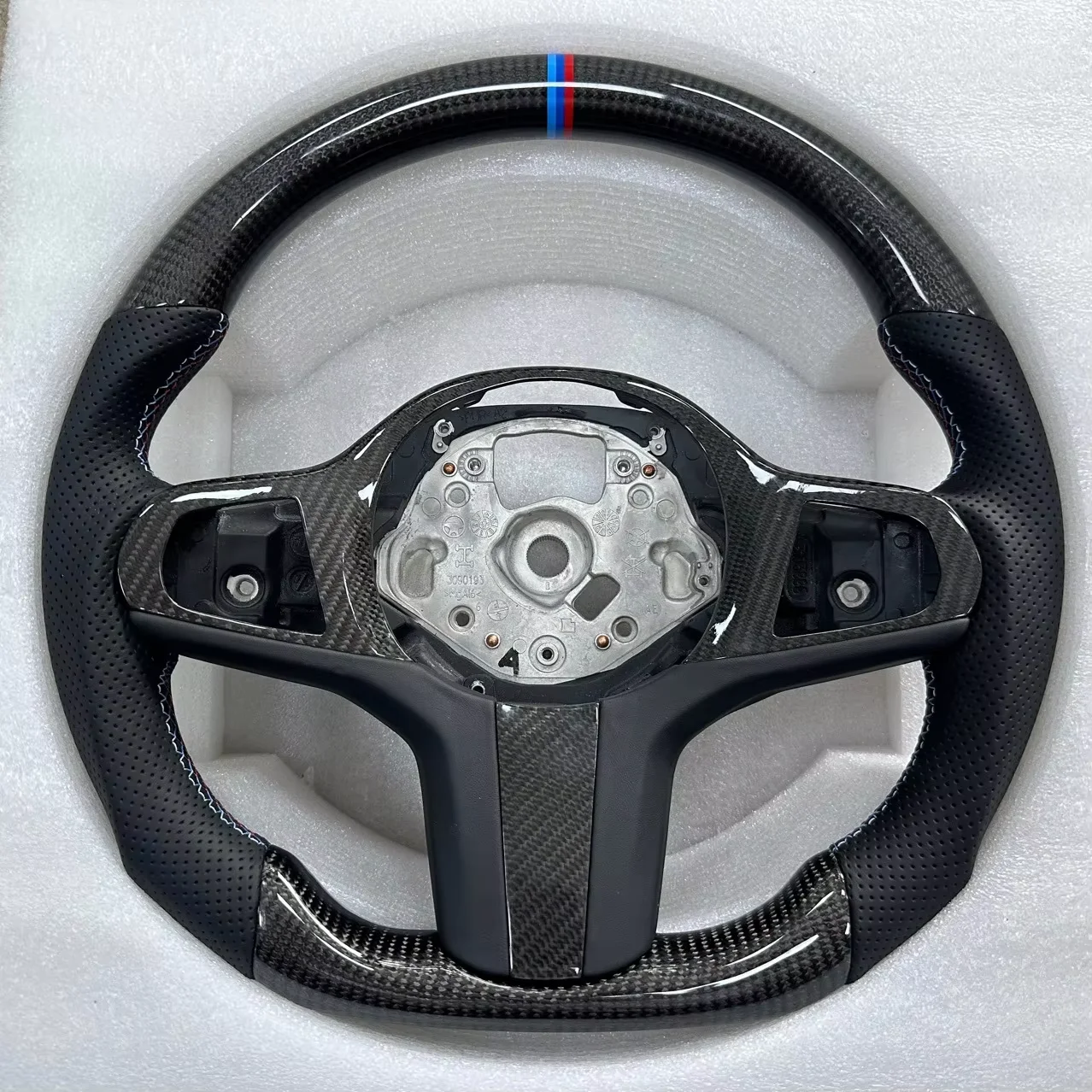 Suitable for BMW 3 Series 4 Series 2 Series 5 Series 6 Series 7 Series X series BMW M3M5M6 Thong carbon fiber steering wheel