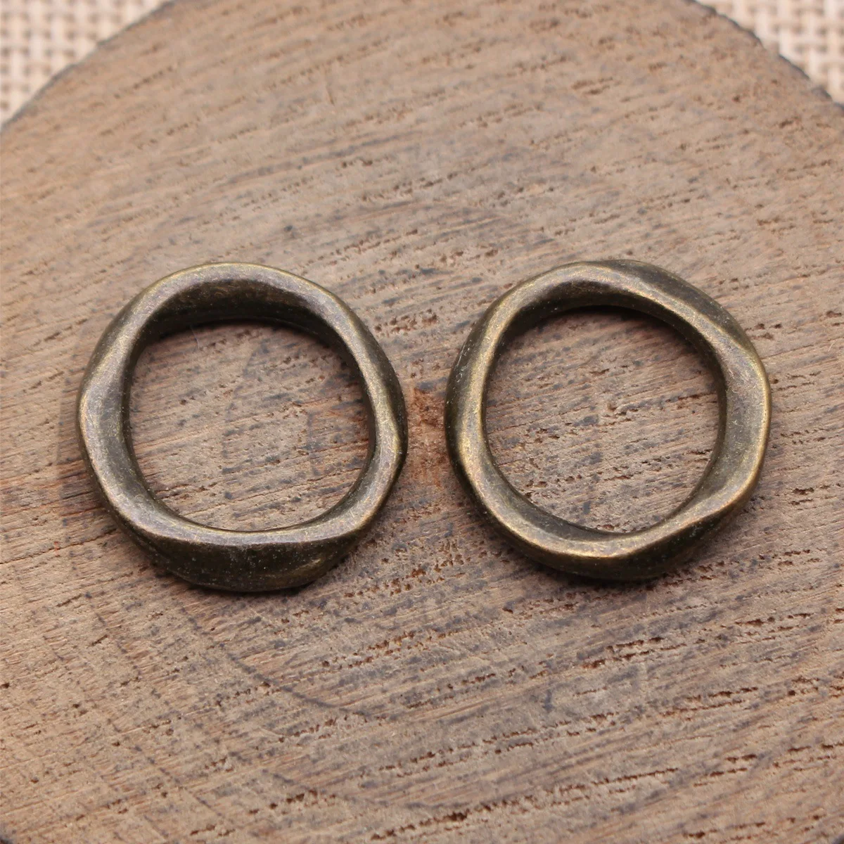 10pcs 19x18mm 5 Colors Hammered Pattern Twisted Circle Connector DIY Hand Crafts Materials