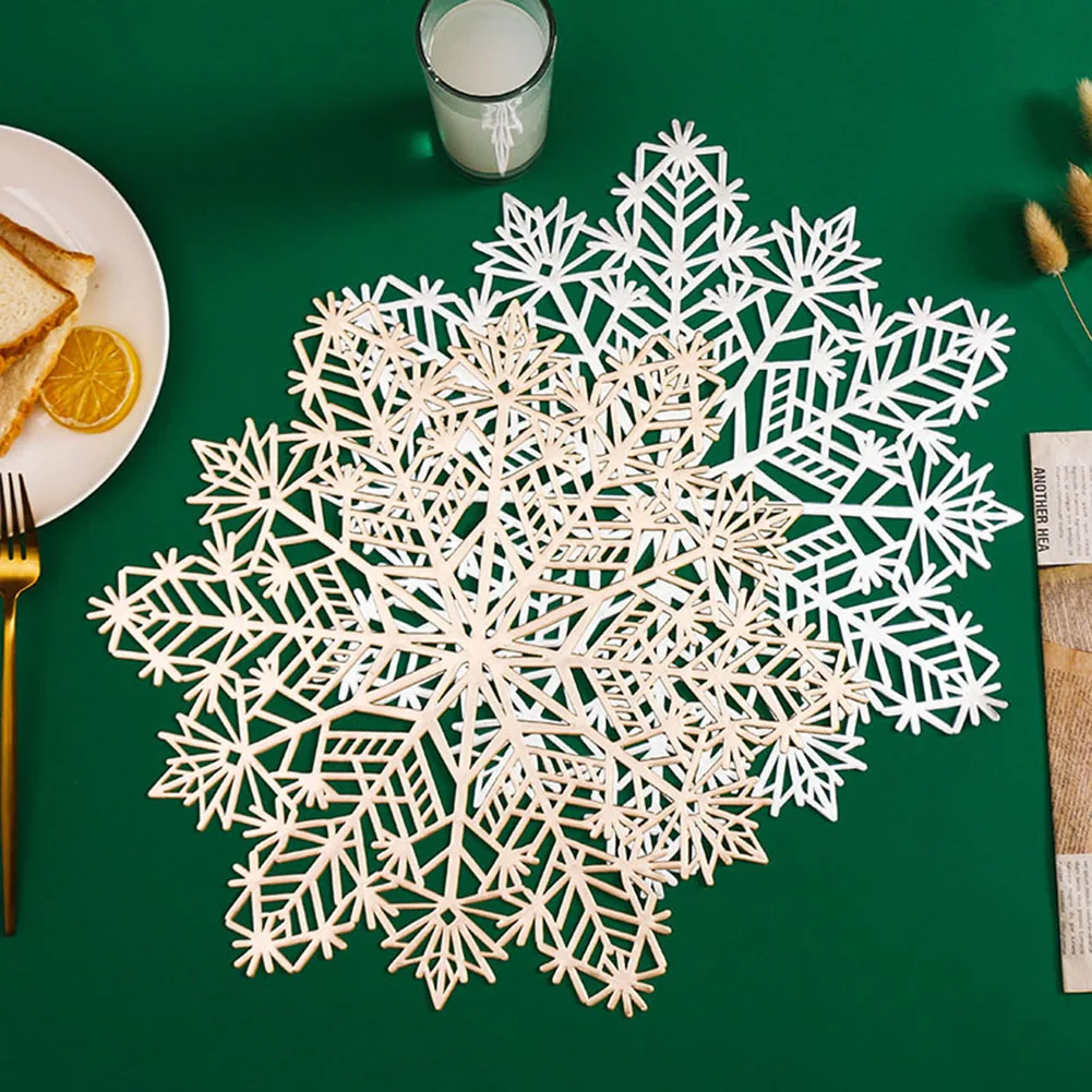 Coaster Set of 4 Christmas Snowflake Placemats Festival Decor Insulated Cutlery Mat Hollow Out Kitchen Food Bowl Mat Table Decor