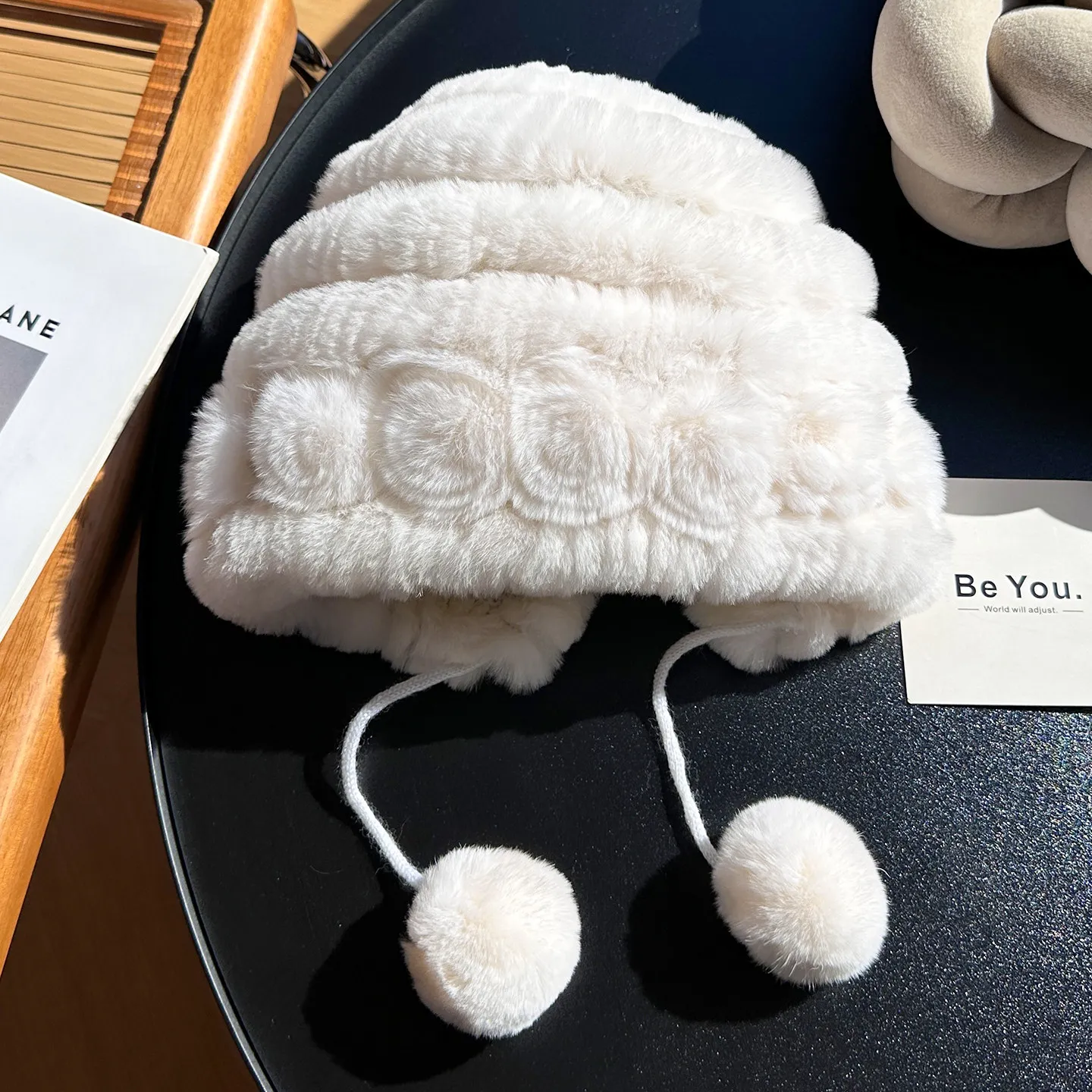 Echte Rex-Kaninchenfell-Mütze mit Blume, Winter-Herbst-Warmmütze, Bommel, flauschiger Ball, Ohrenschutz, niedliche Kopfbedeckung – Detail 8