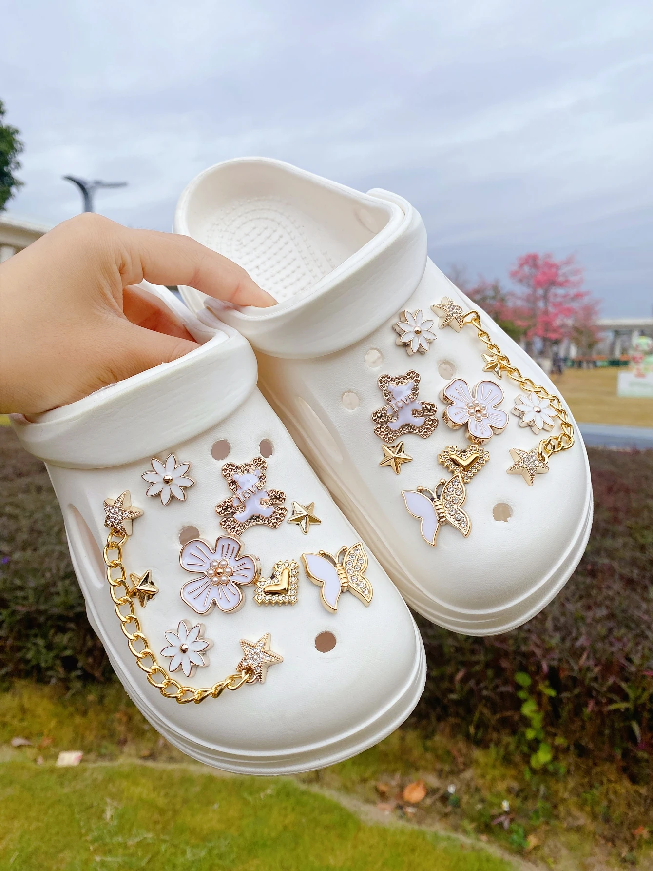 

18 DIY detachable garden shoe accessories love Bear, diamond butterfly, heart, flower, five-pointed star chain shoe buckle DIY d