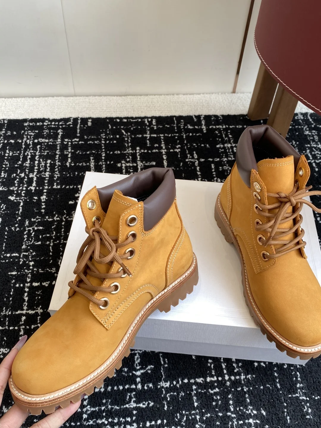 2025 Novas botas elegantes e versáteis de sola grossa para homens e mulheres