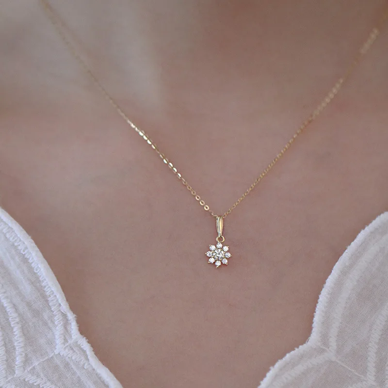 

S925 Sterling Silver Women's Necklace, Super Shiny Synthetic Zircon Flower Pendant, Elegant and Luxurious Women's Clavicle Chain, Suitable as a Thanksgiving Gift for Lovers and Mothers, Valentine's Day Gift