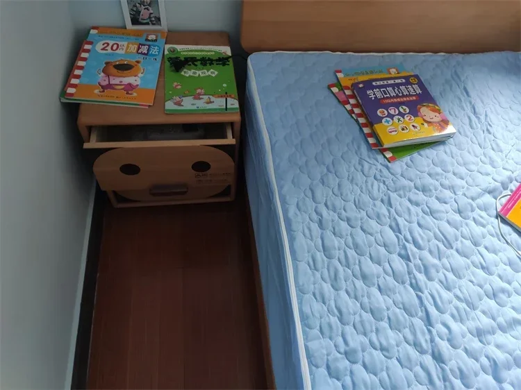 Comodini per camera da letto per bambini in legno massello Armadietti moderni per dormitori per appartamenti Tavolini per mobili per la casa nordici