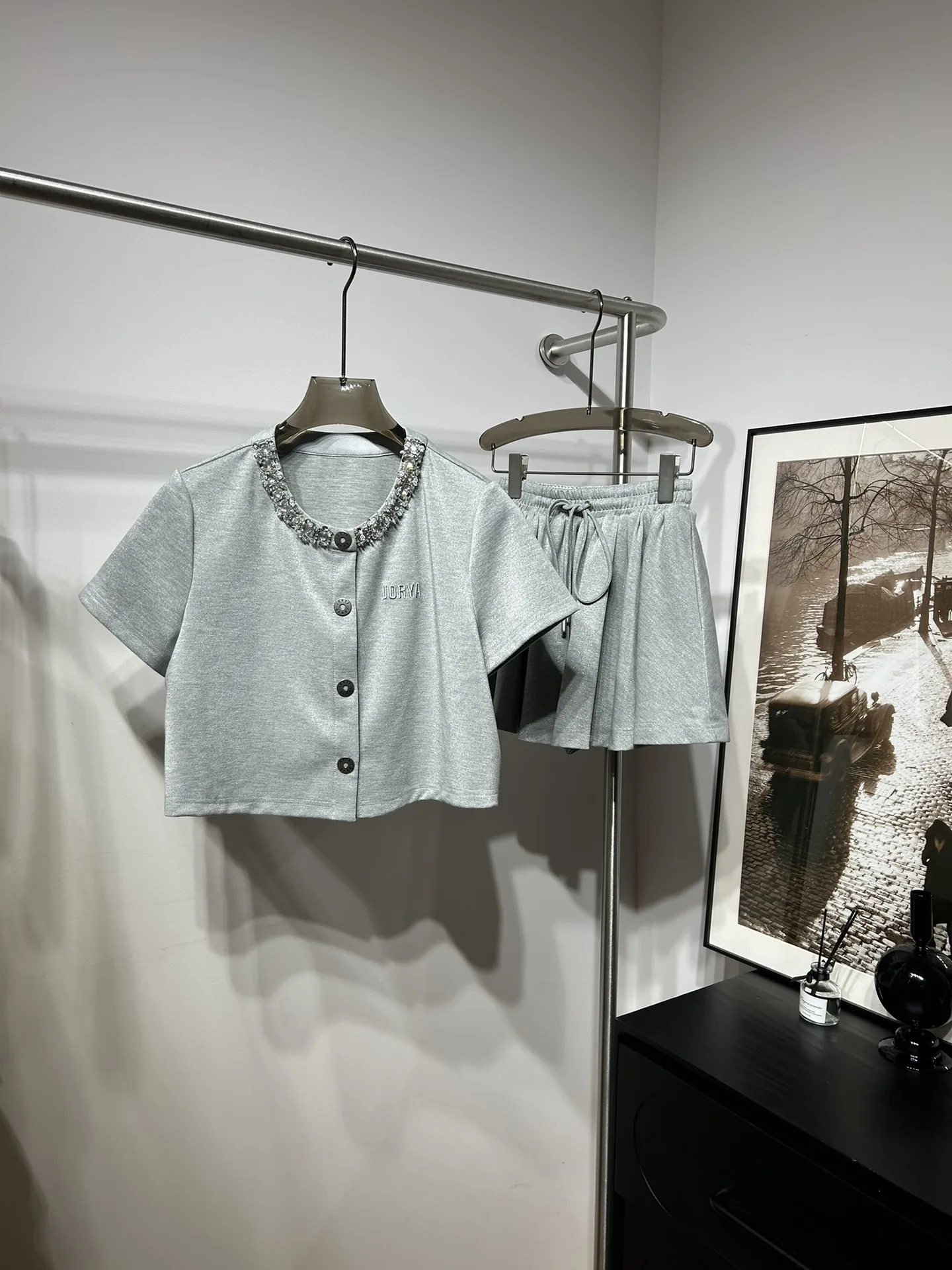 

Sleeveless Multilayer Rose Vacation Style Vest Tops and Shorts Set 2025 Light Green