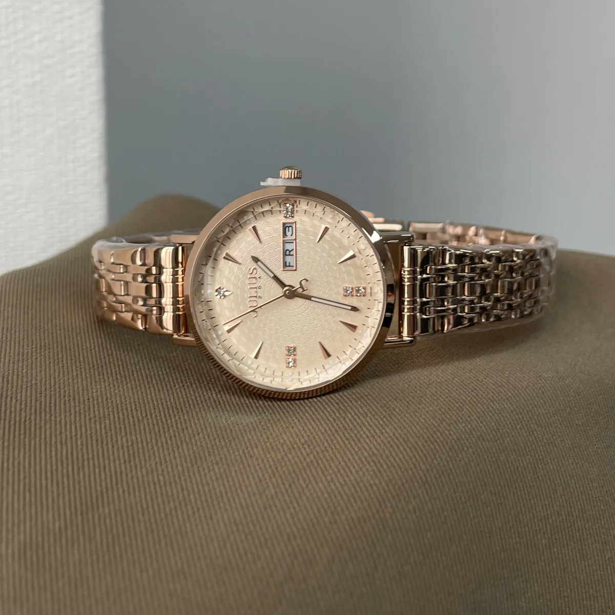 Relógio feminino 2026 novo modelo pequeno mostrador pulseira de aço simples e elegante relógio de quartzo para mulher relógio de pulso de alta qualidade para senhoras.