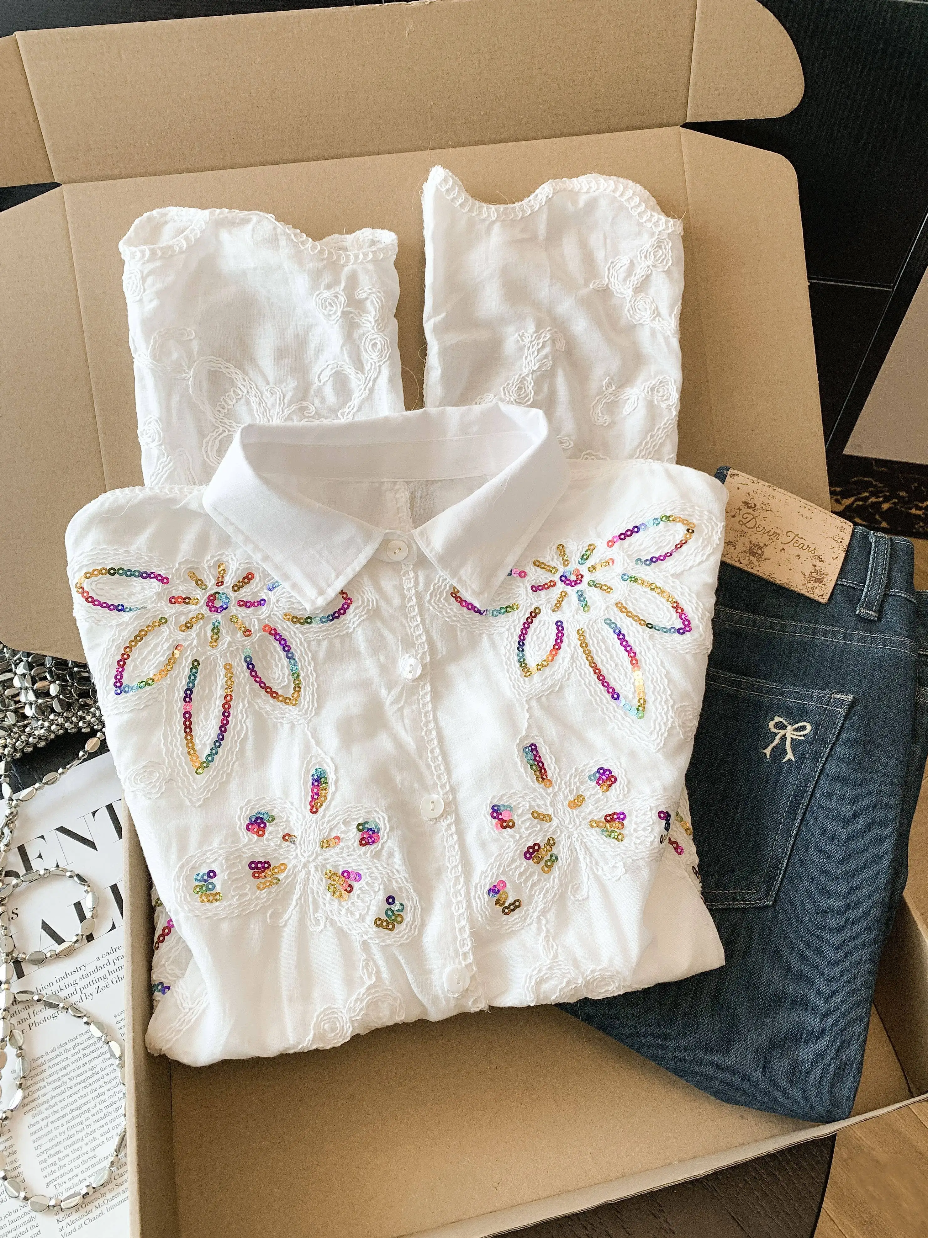 

Жаккардовая блузка с вышивкой и пайетками, белая, женская, весна-лето, тонкая, элитная, свободного кроя, элегантный топ в корейском стиле, с длинными рукавами