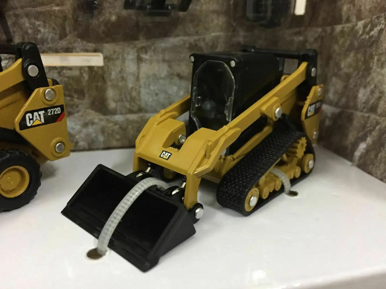 1/64 Scale DieCast Model 272D2 Skid Steer + 297D2 Muilti Terrain Loader Diecast Masters DM85693