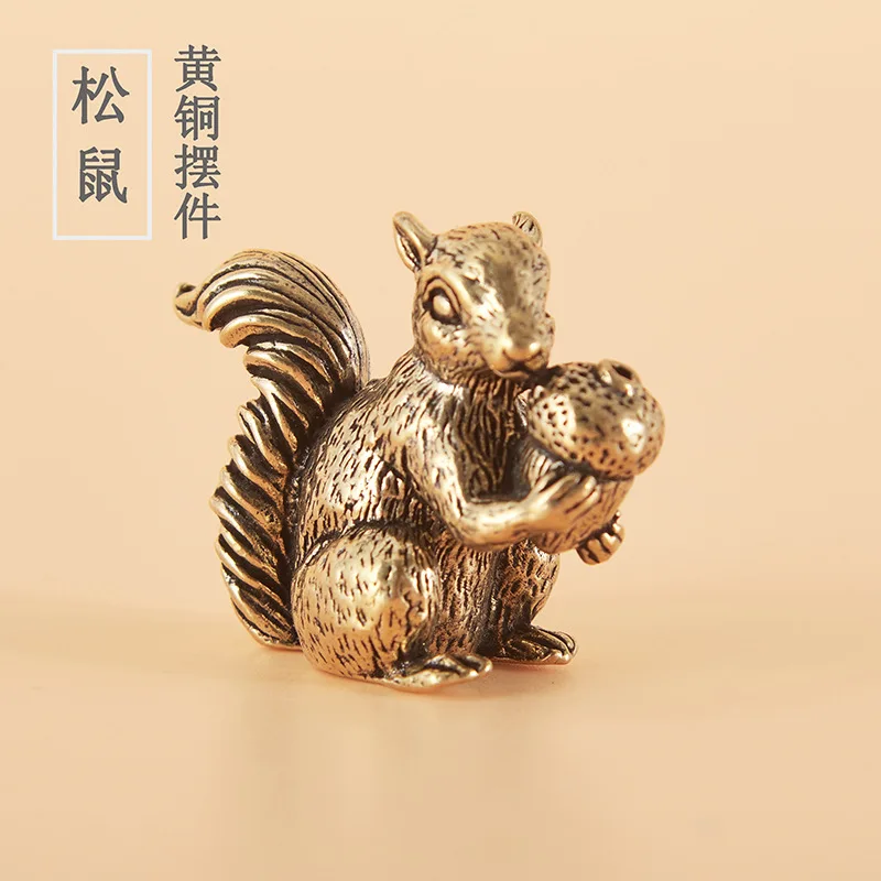 

Holding Chestnut Ornament Home Office Desktop Squirrel Tea Pet Brass Craft Decoration Wholesale