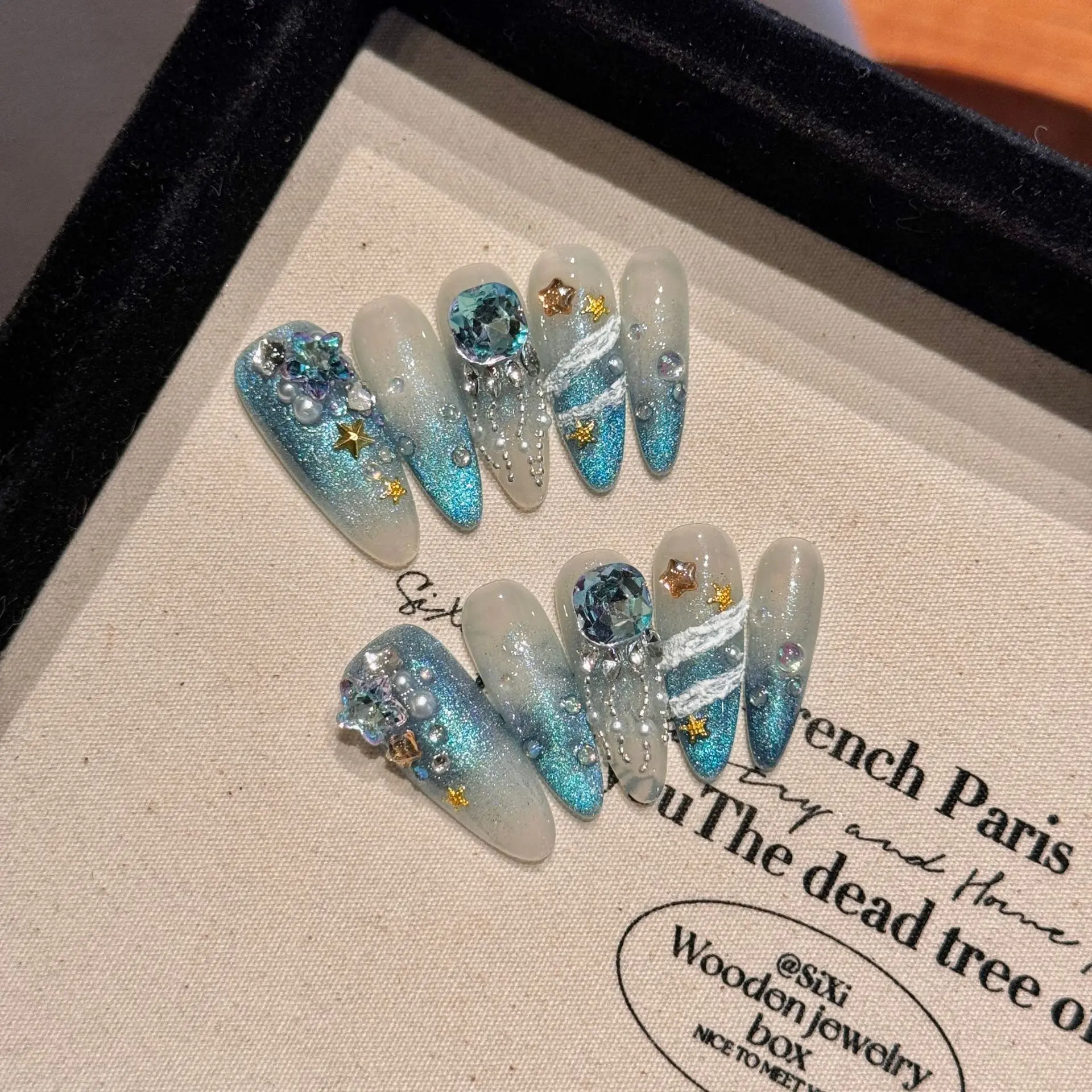 

Handmade Press on Nails Blue Ocean White Swan Lake Shiny Fake Nail Tips Wearable Detachable Glitter Cat Eye Fairy False Nails