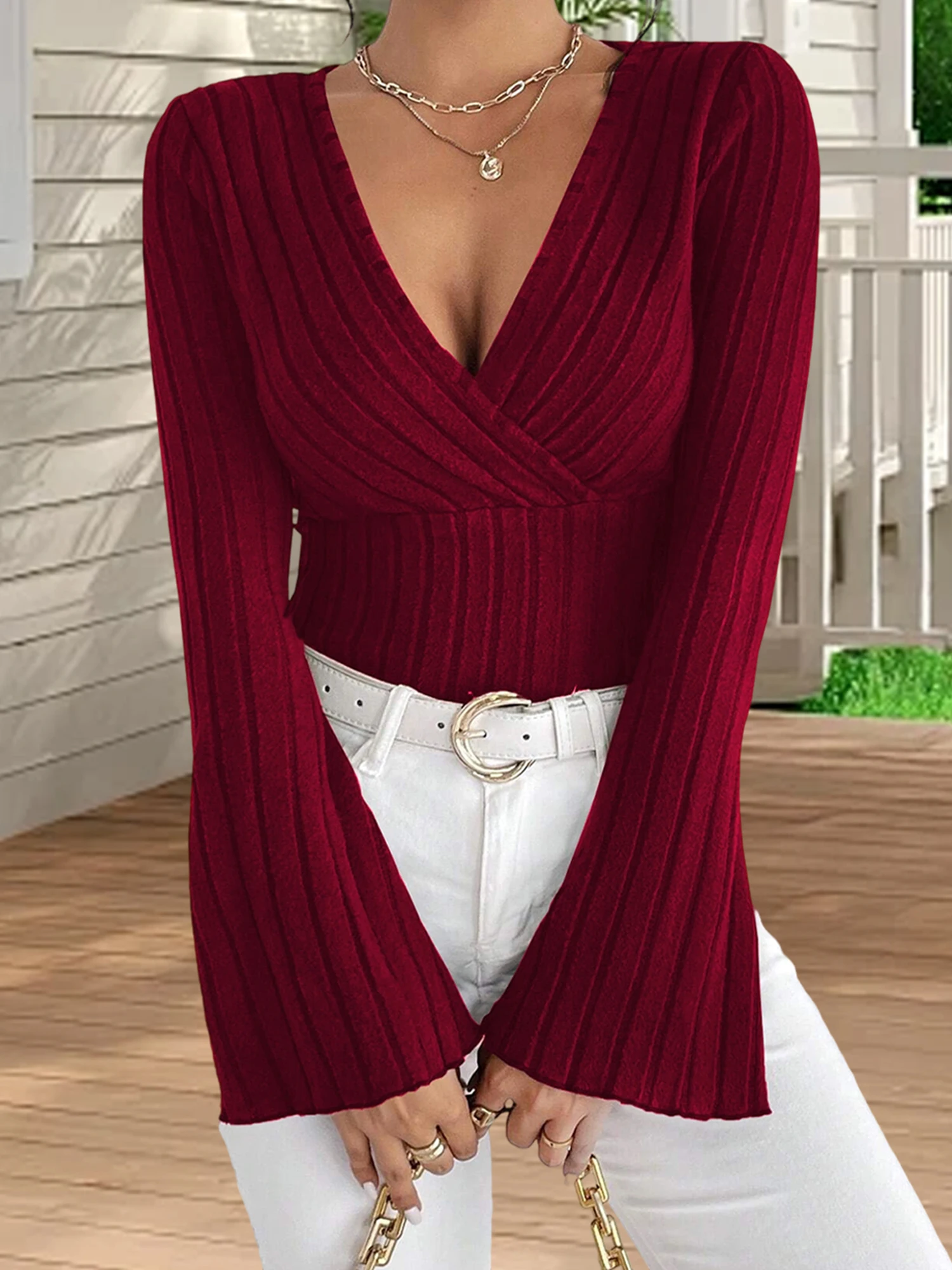 

Стильная женская блузка с глубоким V-образным вырезом и расклешенными длинными рукавами — модный однотонный модный топ для женщин
